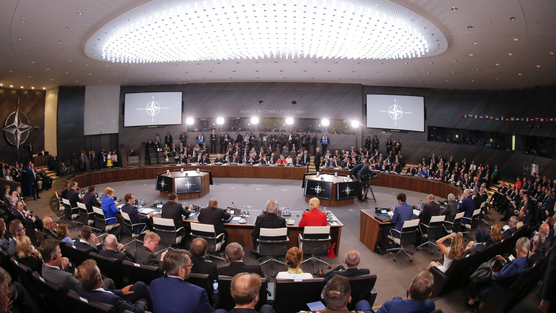 Brüsszel, 2018. július 11.A NATO kétnapos brüsszeli csúcsértekezletének nyitóülése 2018. július 11-én. (MTI/EPA/Olivier Hoslet)