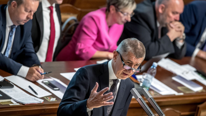 A pokolba vezető útnak nevezte az olasz kormány felhívását a cseh miniszterelnök