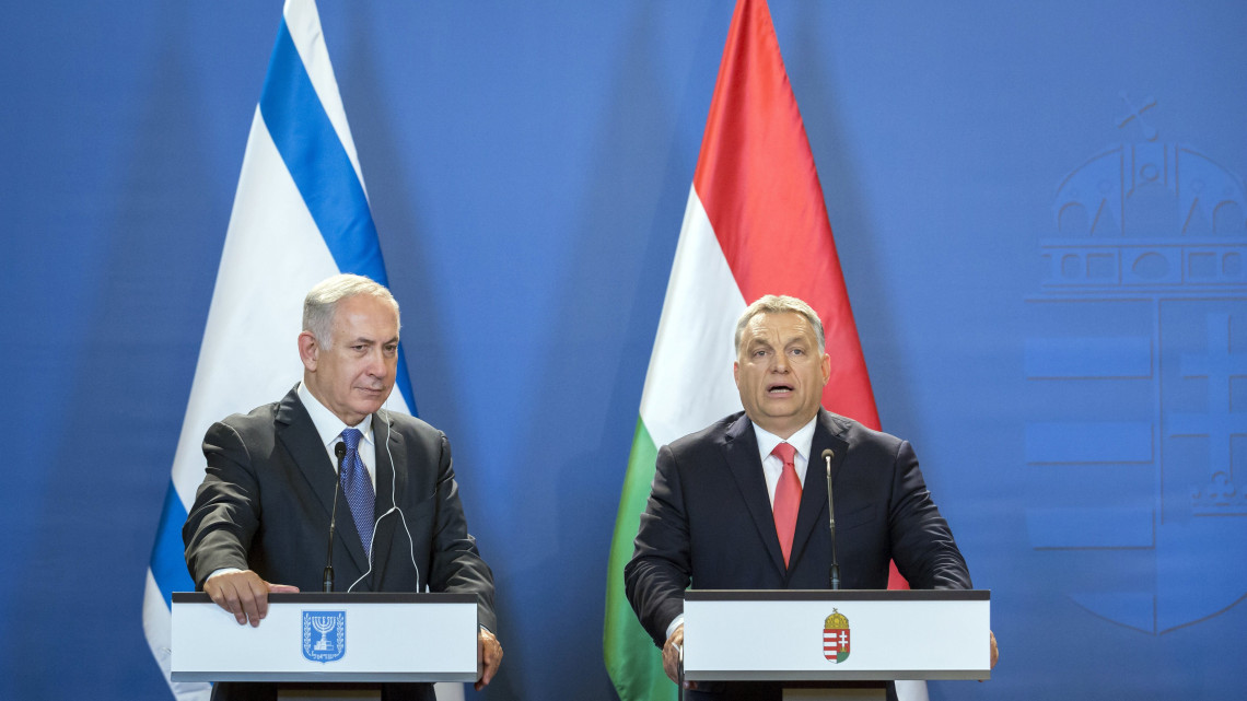 Benjámin Netanjahu izraeli (b) és Orbán Viktor magyar miniszterelnök sajtótájékoztatót tart Budapesten, az Országházban 2017. július 18-án.