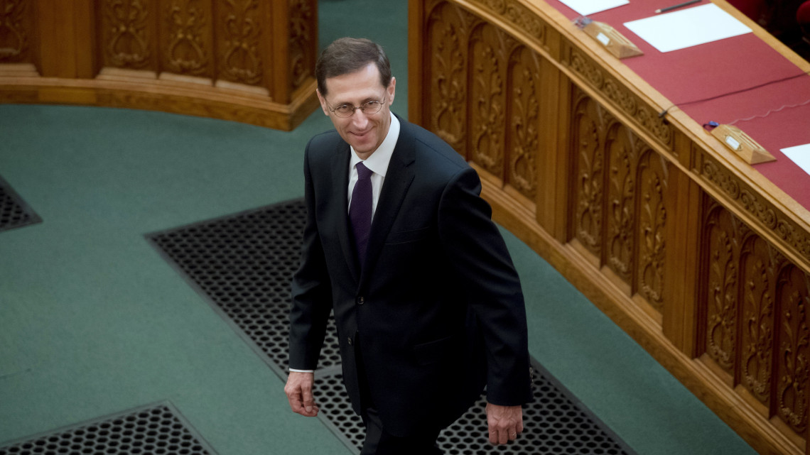 Varga Mihály pénzügyminiszter a 2019. évi központi költségvetés általános vitája előtt az Országgyűlés plenáris ülésén 2018. június 27-én.