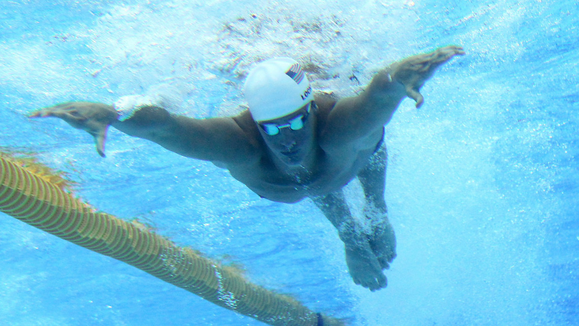 Az amerikai Ryan Lochte úszik a 2012-es londoni nyári olimpia férfi 400 méteres vegyesúszás versenyszámának előfutamában a londoni Olimpiai Park területén lévő Vizesközpontban 2012. július 28-án.