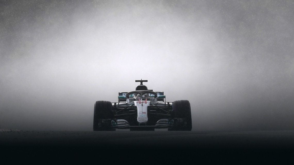 Lewis Hamilton, a Mercedes brit versenyzője a Forma-1-es Magyar Nagydíj idomérő edzésén a mogyoródi Hungaroringen 2018. július 28-án.