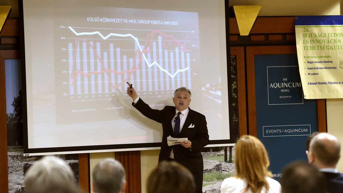 Hernádi Zsolt, a MOL Nyrt. elnök-vezérigazgatója a Magyar Innovációs Szövetség (MISZ) közgyűlésén a fővárosi Aquincum Hotelben 2017. május 11-én.
