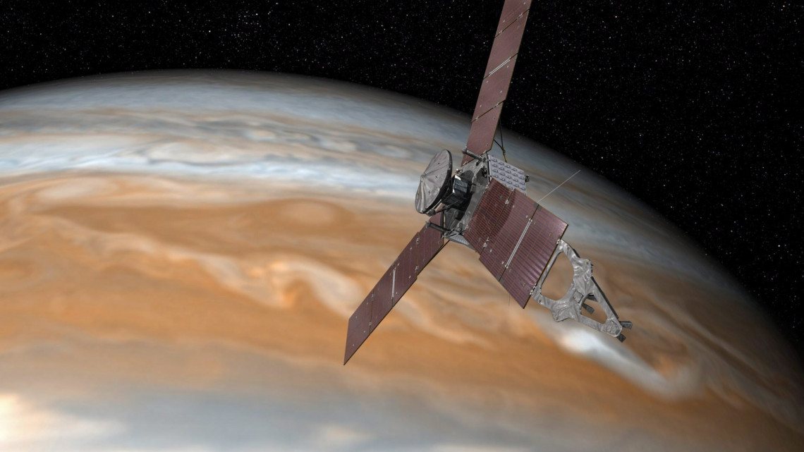 2016. július 5.A NASA által közreadott grafikus ábra a NASA napenergiával meghajott Juno űrszondáját a Jupiter fölött mutatja. A Juno öt évvel a felbocsátása után, 2016. július 4-én sikeresen ráállt a Naprendszer legnagyobb bolygója, a Jupiter körüli pályájára. A Juno fő feladata a Jupiter mágneses mezejének felmérése. (MTI/EPA/NASA)