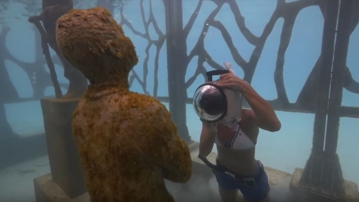 Különleges, félig víz alatti múzeum nyílt - videó