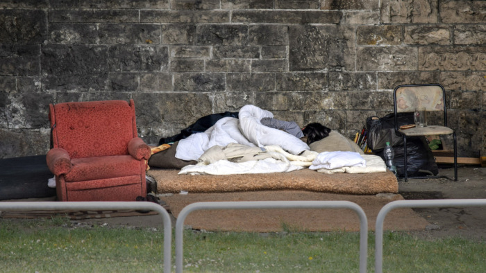 Heves az ellenállás, mégis itt az új hajléktalantörvény