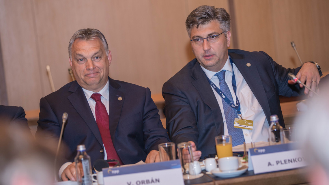 Szófia, 2018. május 17.Orbán Viktor miniszterelnök és Andrej Plenkovic horvát miniszterelnök (j) az Európai Néppárt, az EPP szófiai csúcsértekezletén 2018. május 16-án, az EU és a nyugat-balkáni országok másnapi csúcstalálkozója előtt. (MTI/Európai Néppárt)