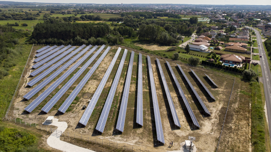 Az Agro Boy Kft. és a Solaria Kft. által megépített egyik naperőműpark Nagykanizsa határában az átadás napján, 2018. augusztus 17-én.