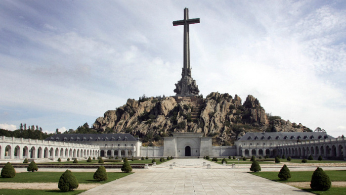 Kiraknák a diktátor földi maradványait a gigantikus mauzóleumból