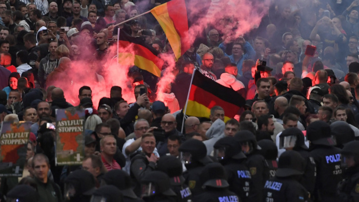 Rendkívüli készültség mellett tüntettek Chemnitzben