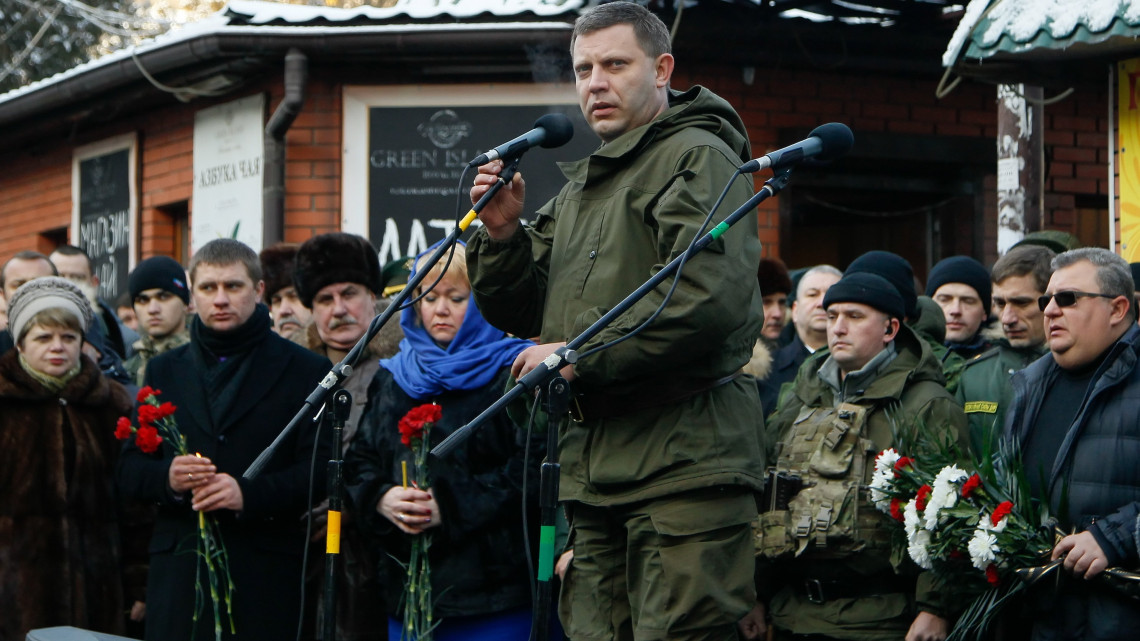 Donyeck, 2018. augusztus 31.2016. január 22-én Donyeckben készített kép Olekszandr Zaharcsenkóról, az önhatalmúlag kikiáltott Donyecki Népköztársaság megválasztott elnökéről. 2018. augusztus 31-i sajtóhírek szerint Zaharcsenko életété vesztette, miután pokolgép robbant a donyecki Szepar nevű kávéházban. A 42 éves Zaharcsenko 2014. november 4-e óta volt az önkényesen kikiáltott Donyecki Népköztársaság vezetője, korábban már több, ellene irányuló merényletkísérletet túlélt. (MTI/EPA/Olekszandr Jermocsenko) *** Local Caption *** 53654840