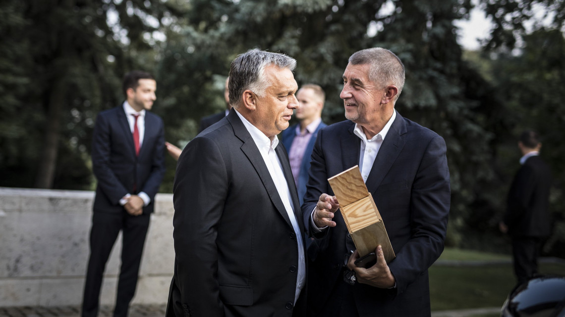 A Miniszterelnöki Sajtóiroda által közreadott képen Orbán Viktor miniszterelnök (k) és Andrej Babis cseh kormányfő (j) találkozója Budapesten 2018. augusztus 31-én.