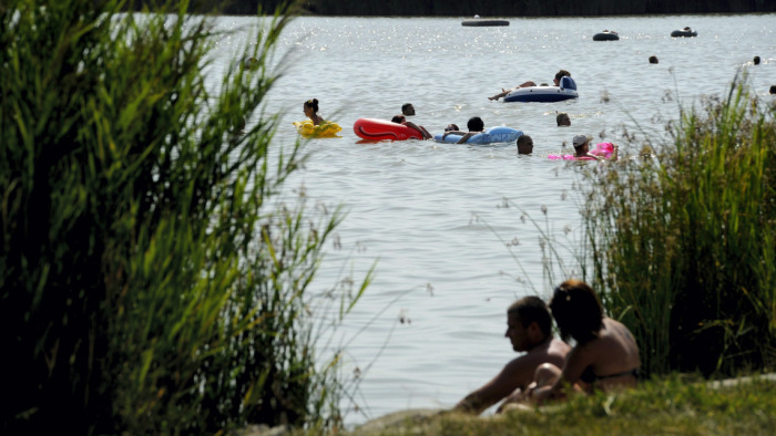 A Velencei-tó civiljei ugyanazt akarják, mint a balatoniak: szabad partot