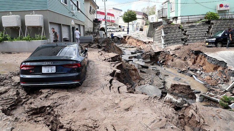 Földrengés Japánban: 3 millióan maradtak áram nélkül, halálos áldozatok is vannak