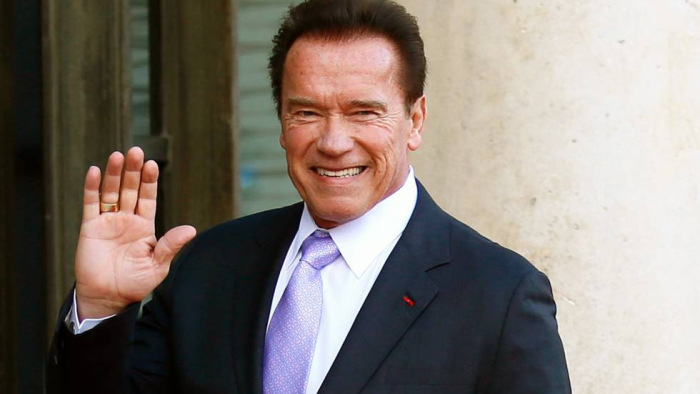 Arnold Schwarzenegger a Balatonnál borozik