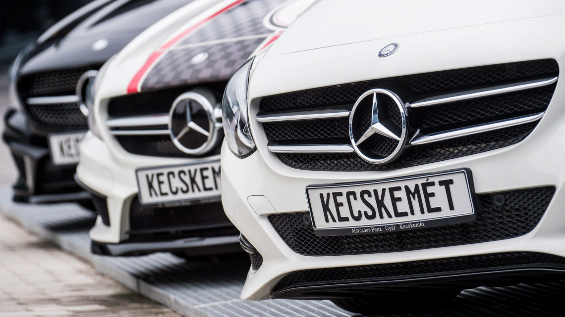 Kecskeméten készült Mercedes kompakt személyautók a Mercedes-Benz gyárában 2016. május 24-én. A gyár több mint 180 ezer legyártott járművel húsz százalékos növekedést ért el 2015-ben.
