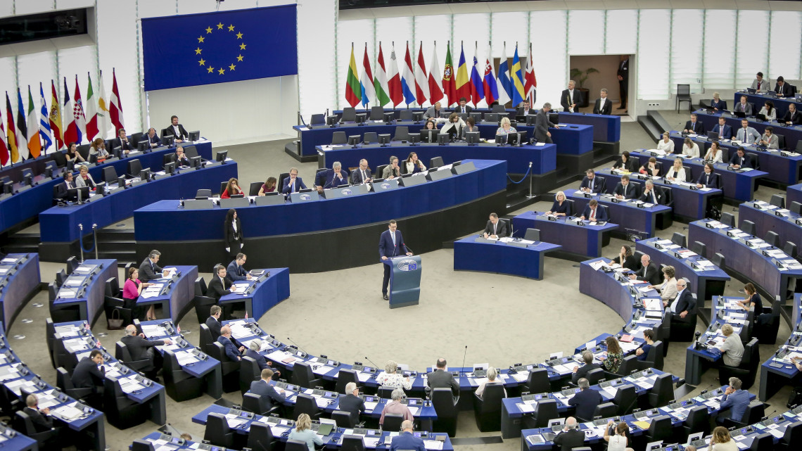 Strasbourg, 2018. július 4.Mateusz Morawiecki lengyel miniszterelnök az Európai Parlament strasbourgi üléstermében 2018. július 4-én. (MTI/EPA/Európai Parlament/Fred Marvaux)