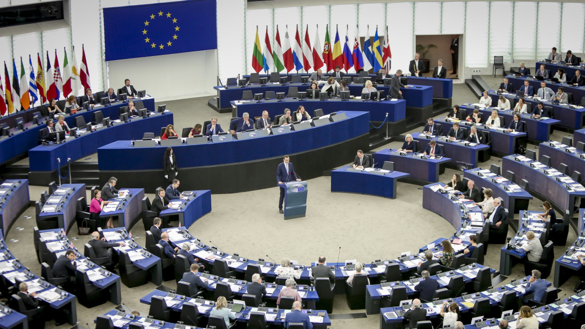 Strasbourg, 2018. július 4.Mateusz Morawiecki lengyel miniszterelnök az Európai Parlament strasbourgi üléstermében 2018. július 4-én. (MTI/EPA/Európai Parlament/Fred Marvaux)