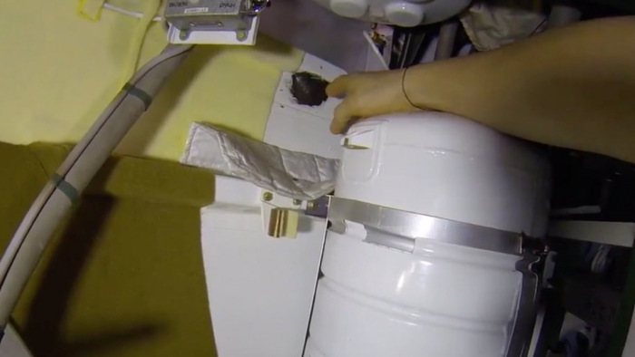 Videón mutatják meg a befoltozott lyukat a Nemzetközi Űrállomáson
