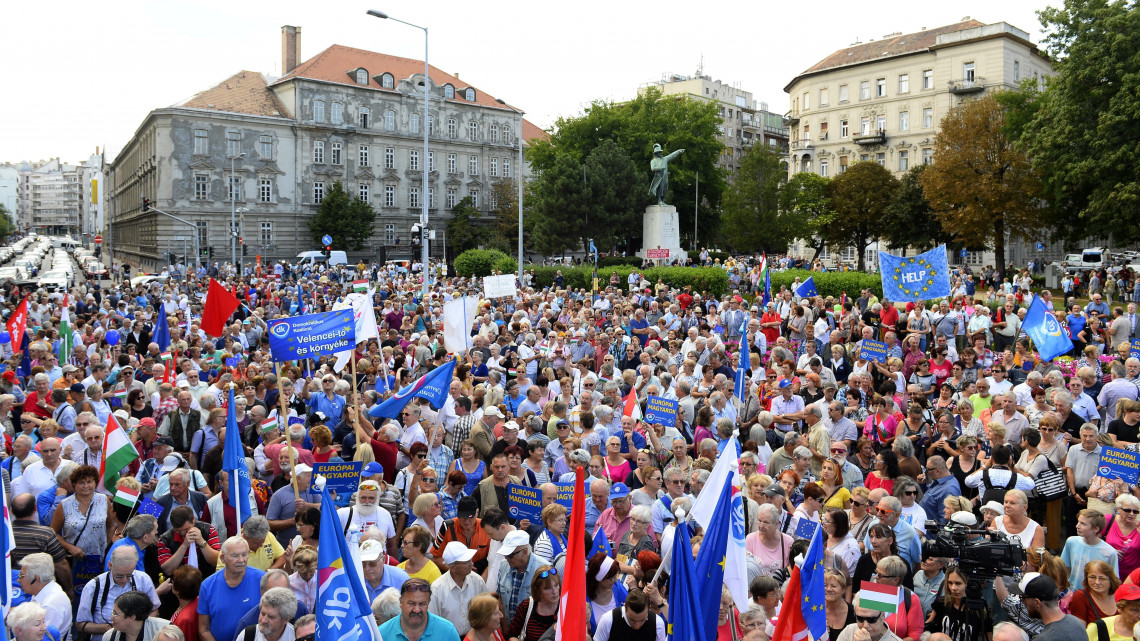 Az MSZP, DK és Párbeszéd a Sargentini-jelentés kapcsán szervezett tüntetése Budapesten, a Bem téren 2018. szeptember 16-án.