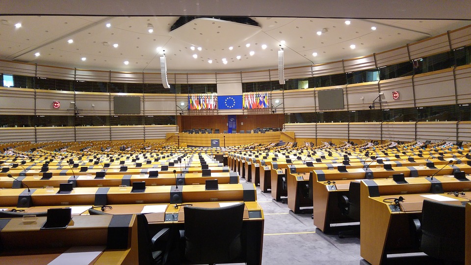Feledy Botond: nem zárható ki az Európai Néppárt szakadása
