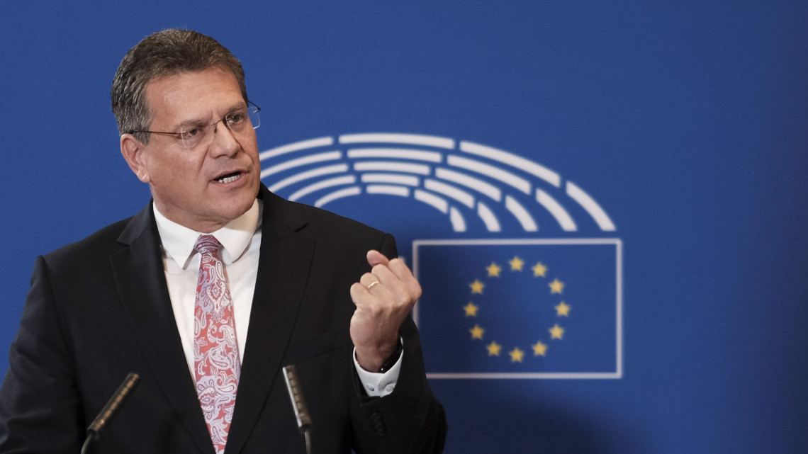 Brüsszel, 2018. szeptember 17. Maros Sefcovic, az Európai Bizottság energiaunióért felelős szlovák alelnöke sajtótájékoztatót tart Brüsszelben 2018. szeptember 17-én. Az 52 éves politikus bejelentette, hogy indul a Szocialisták és Demokraták Progresszív Szövetségének (S&D) úgynevezett csúcsjelölti tisztségéért, hogy a párt európai parlamenti (EP-) választási győzelme esetén ő lehessen az Európai Bizottság következő elnöke. Az EP összetételéről 2019 májusában tartanak választást. (MTI/EPA/Olivier Hoslet)