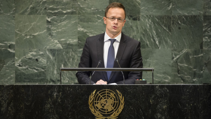 Szijjártó Péter: Magyarország elutasítja az ENSZ menekültügyi csomagját is