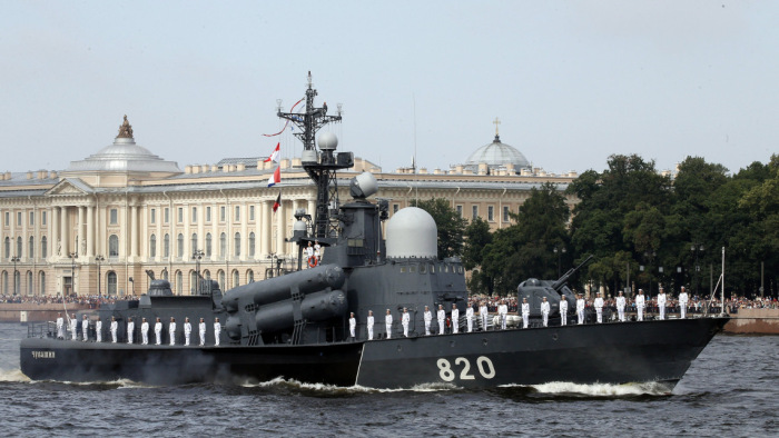 Így szállták meg az oroszok az ukrán hadihajókat - videó