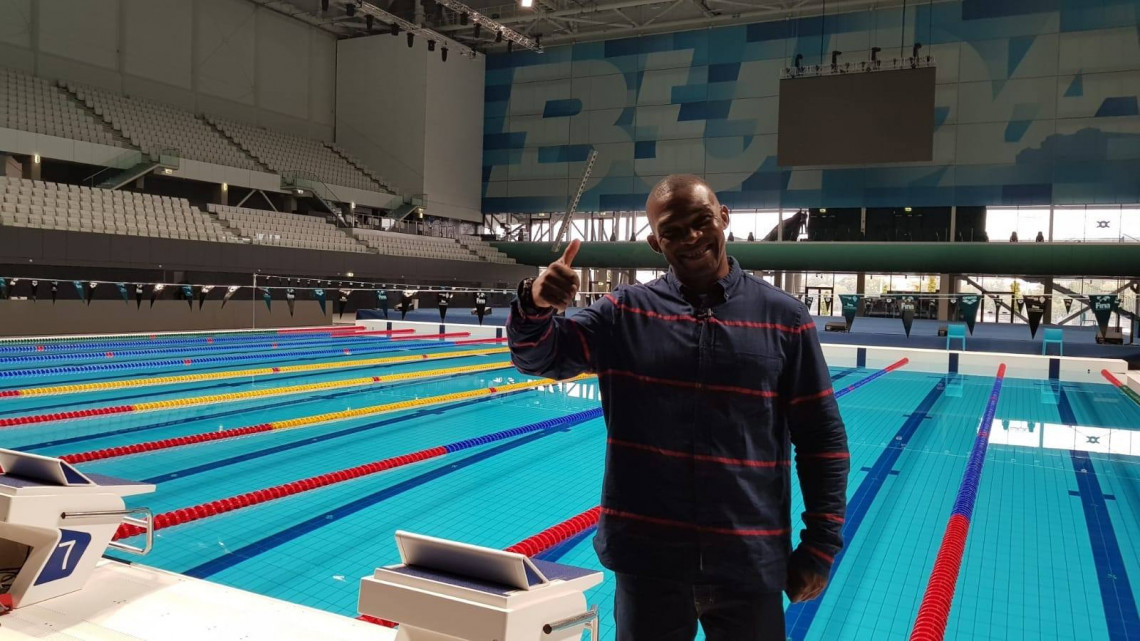 Eric Moussambani egyenlítői-guineai úszó a Duna Arénában