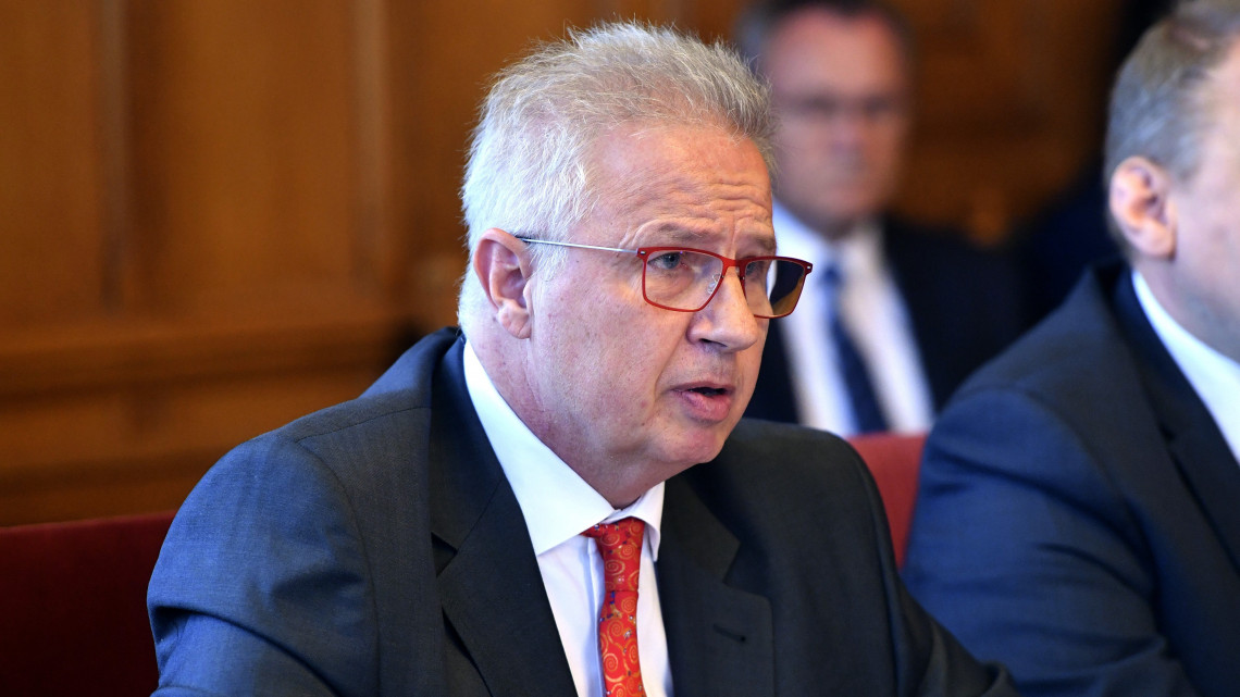 Trócsányi László igazságügyi miniszterjelölt a kinevezése előtti meghallgatásán, az Országgyűlés igazságügyi bizottságának ülésén az Országházban 2018. május 14-én.