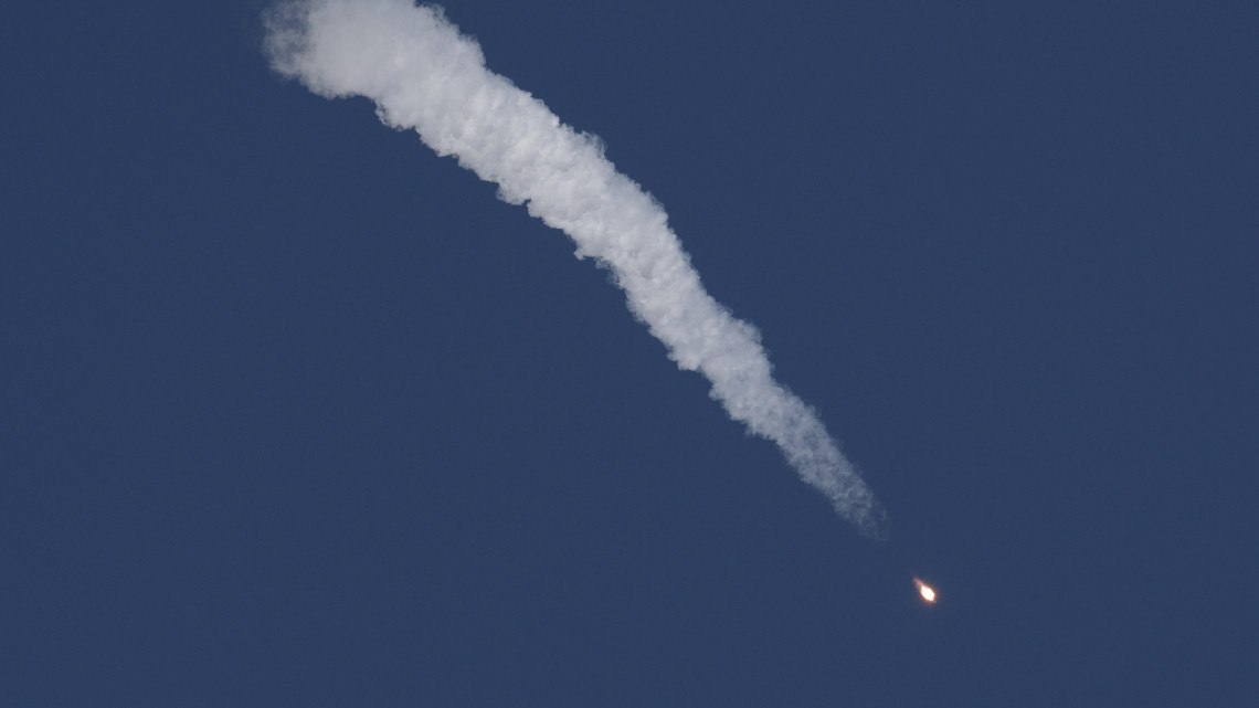Bajkonur, 2018. október 11.Fellövik a Szojuz MSz-10-es orosz űrhajót fedélzetén Alekszej Ovcsinyin orosz és Nick Hague amerikai űrhajósokkal a kazahsztáni Bajkonurban működő orosz űrközpontban 2018. október 11-én. Orosz hírügynökségek szerint a felbocsátást követően baleset történt az űrhajó egyik hajtóművével. Hague és Ovcsinyin életben van, kényszerelállást fognak végrehajtani. (MTI/EPA/NASA/Bill Ingalls)