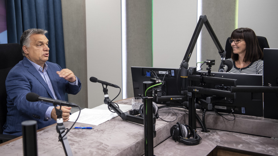 Orbán Viktor miniszterelnök interjút ad a Jó reggelt, Magyarország! című műsorban Nagy Katalin műsorvezetőnek a Kossuth rádió stúdiójában 2018. október 12-én.