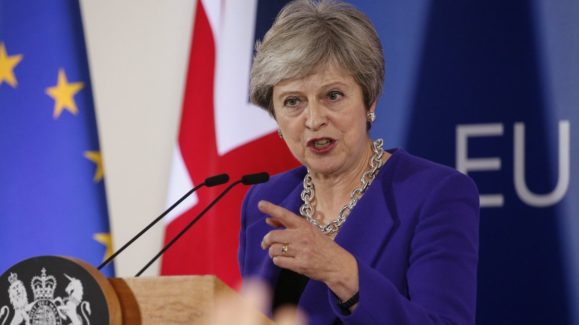 Theresa May brit miniszterelnök sajtóértekezlete az Európai Unió brüsszeli csúcstalálkozójának második napján, 2018. október 18-án.
