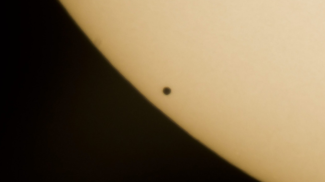 A Merkúr bolygó átvonulása a Nap előtt Salgótarjánból fotózva 2016. május 9-én.