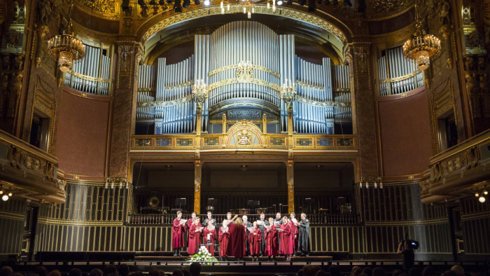 Kancellár lett a balettművészből