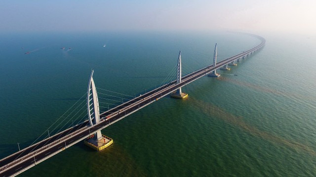 Átadták a világ leghosszabb tengeri hídját - videó