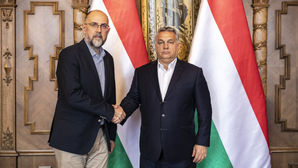 A Miniszterelnöki Sajtóiroda által közreadott képen Orbán Viktor miniszterelnök (j) és Kelemen Hunor, a Romániai Magyar Demokrata Szövetség (RMDSZ) elnökének találkozója az Országházban 2018. október 29-én.