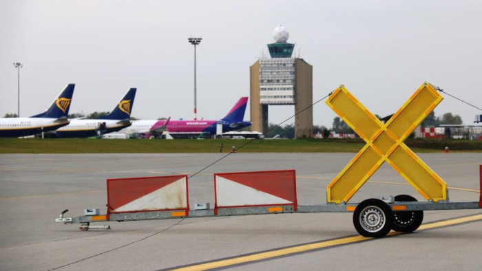 Belső vizsgálat indult a Liszt Ferenc Nemzetközi Repülőtéren a futópálya sérülése miatt