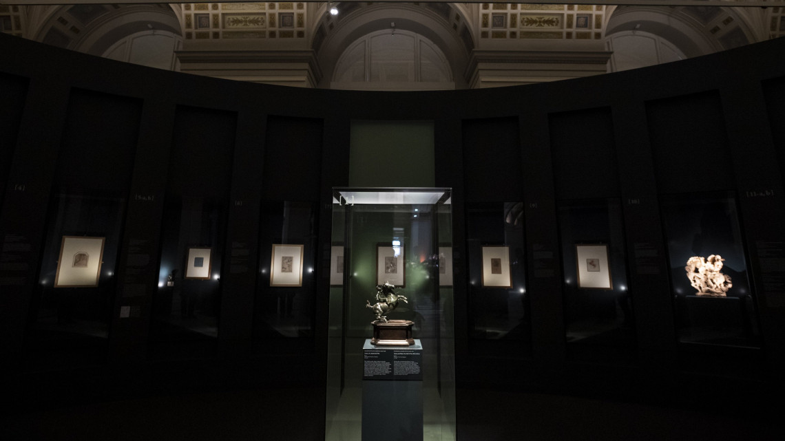 A reneszánsz mesterhez köthető budapesti lovas szobor a Leonardo da Vinci és a budapesti Lovas című kamarakiállítás megnyitóján a felújított Szépművészeti Múzeumban 2018. október 30-án.