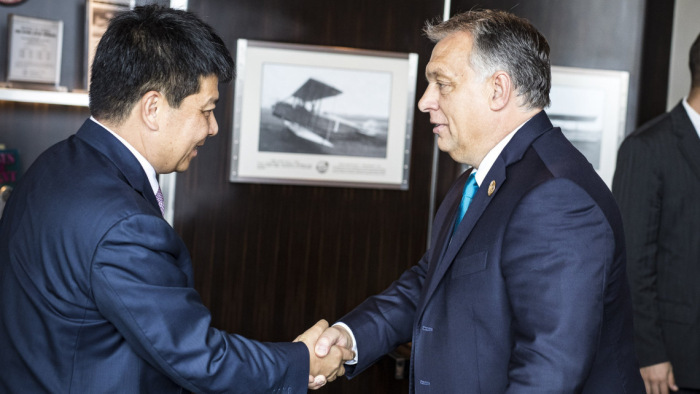 A Huawei elnökével tárgyalt Sanghajban a magyar kormány delegációja