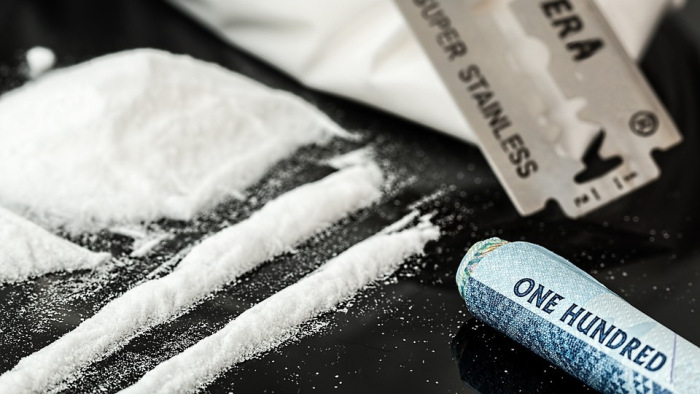 Ezer csomag kokainba botlottak a motoros banda környékén