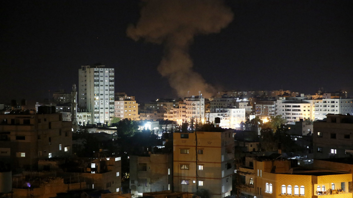Izraeli légitámadás Gáza ellen 2018. november 12-én, miután egy palesztin aknavetős támadásban hat izraeli megsebesült, köztük egy 19 éves életveszélyesen. Az előző este a Gázai övezetet uraló Hamász hét fegyverese, köztük egy helyi parancsnok életét vesztette egy izraeli légicsapásban, amely előtt izraeli kommandósok behatoltak az övezetbe.
