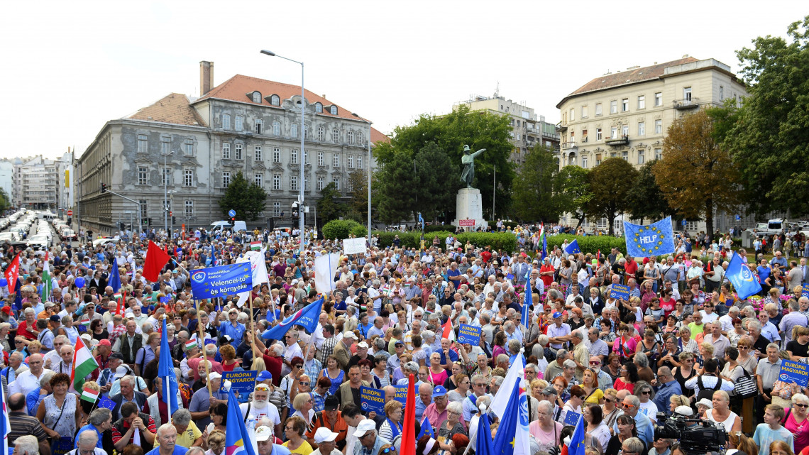 Az MSZP, DK és Párbeszéd a Sargentini-jelentés kapcsán szervezett tüntetése Budapesten, a Bem téren 2018. szeptember 16-án.