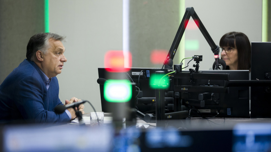 Orbán Viktor miniszterelnök interjút ad a Jó reggelt, Magyarország! című műsorban Nagy Katalin műsorvezetőnek a Kossuth rádió stúdiójában 2018. november 23-án.