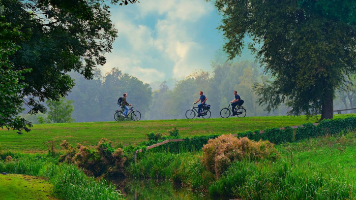 Kerékpárutak épülnek: egy év múlva kész lesz a Tisza-tó-kör