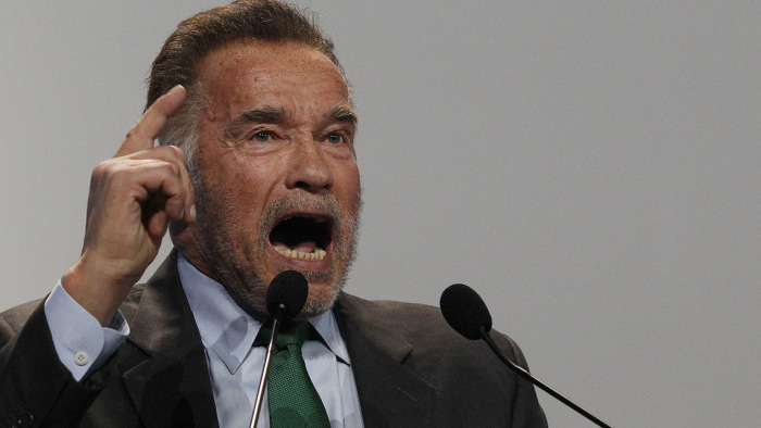 Keményen nekiment az amerikai elnöknek Arnold Schwarzenegger