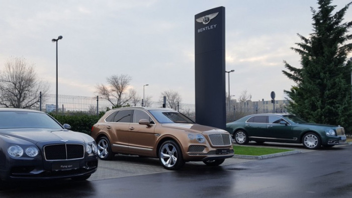 Bentley-szalon nyílt Budapesten, elfogytak az autók