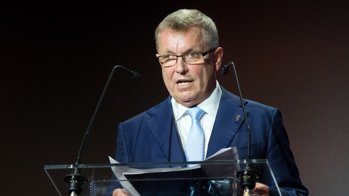 Matolcsy György, a Magyar Nemzeti Bank (MNB) elnöke beszédet mond az Iránytű a négy százalékhoz címmel megrendezett Figyelő Top200 konferencián a Várkert Bazárban 2018. október 12-én.