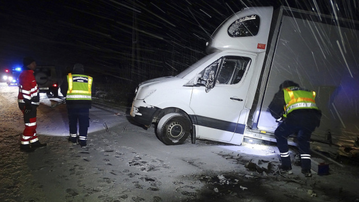 Halálos baleset a havas úton Kerekegyházánál - fotók