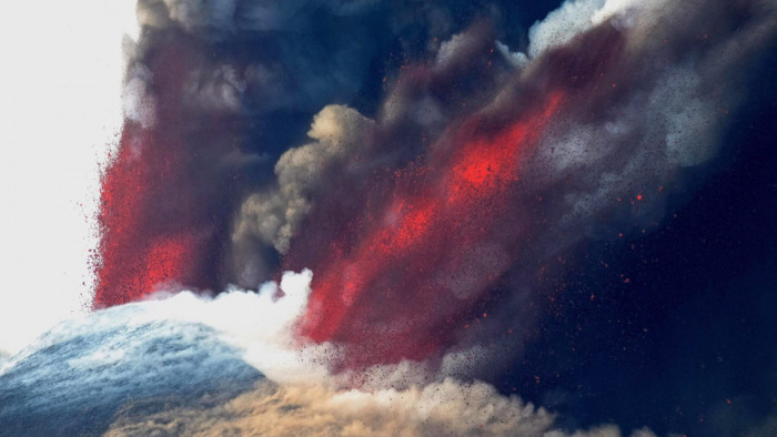 Újabb lélegzetelállító felvételek az Etna kitöréséről